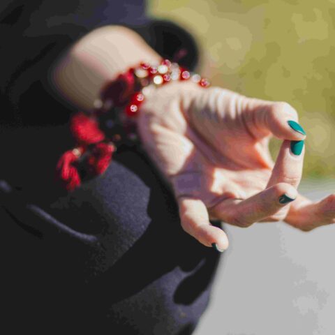 Le symbolisme spirituel des colliers emmêlés et leur interprétation mystique